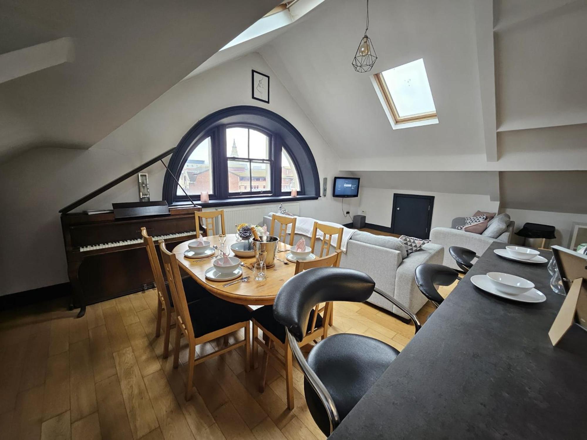 2 Bedroom City Centre Penthouse Loft Apartment Liverpool Exterior foto
