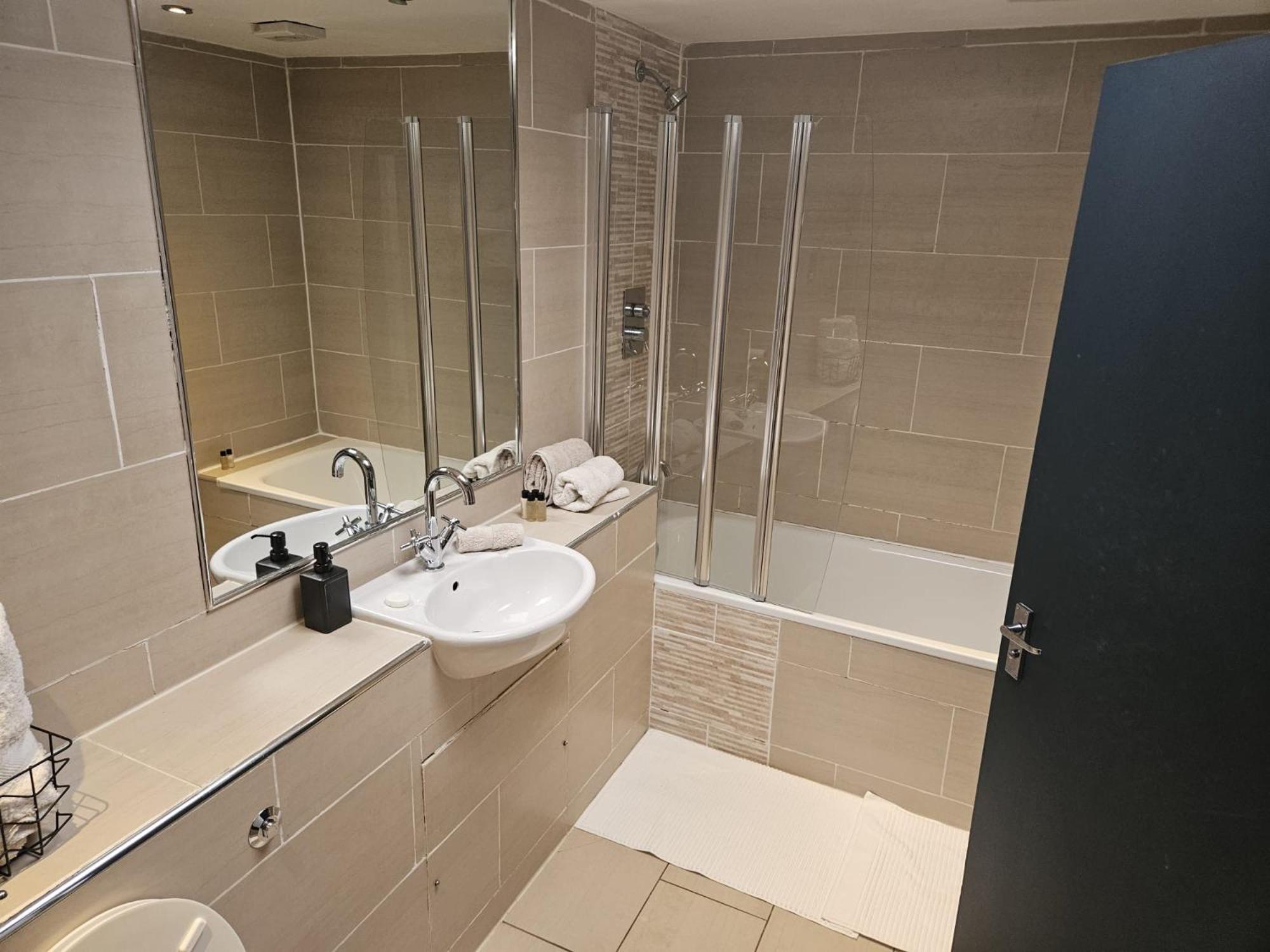 2 Bedroom City Centre Penthouse Loft Apartment Liverpool Exterior foto